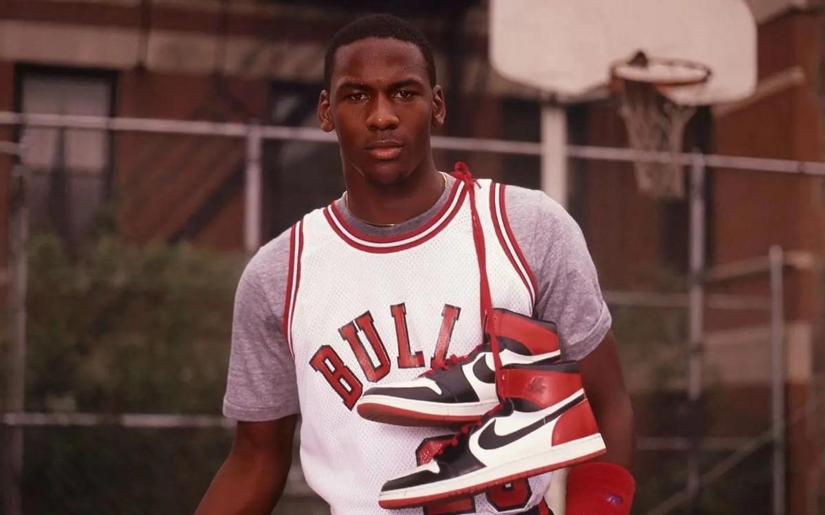 开云中国-最高礼遇！拥有终身球鞋合同有多难？历史仅此7人，科比竟无缘！