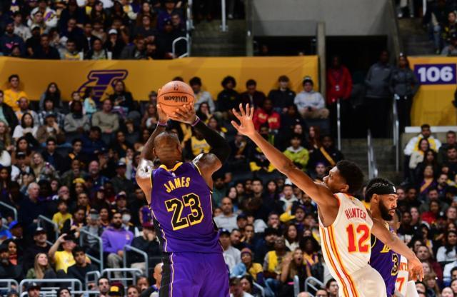 1735974577931010721.jpg 30+超乔丹升历史第一!四旬詹皇仍有少年狂:还有油