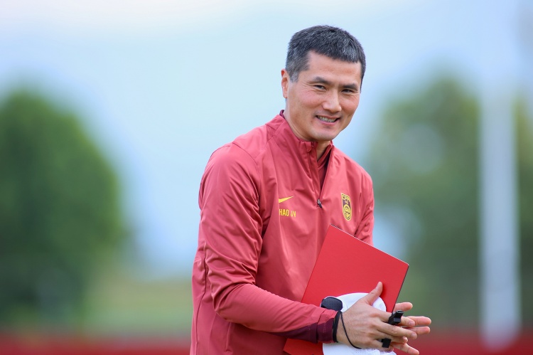 开云APP-马德兴：国足迪拜基地草坪质量远超海口，多支欧洲俱乐部在此冬训