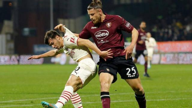 开云下载-对阵副班长再次丢分，低迷米兰被防线中坚“背叛”