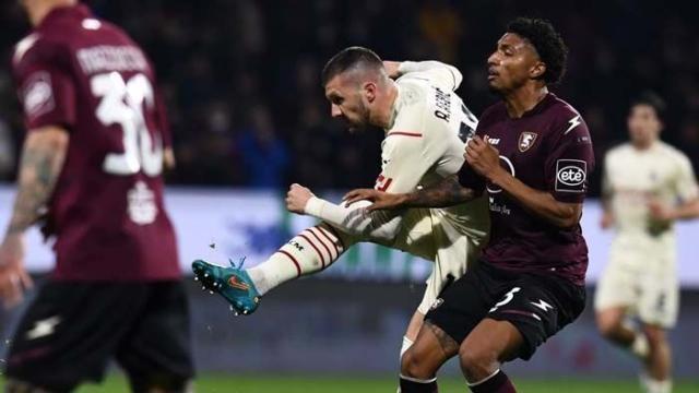 开云下载-对阵副班长再次丢分，低迷米兰被防线中坚“背叛”