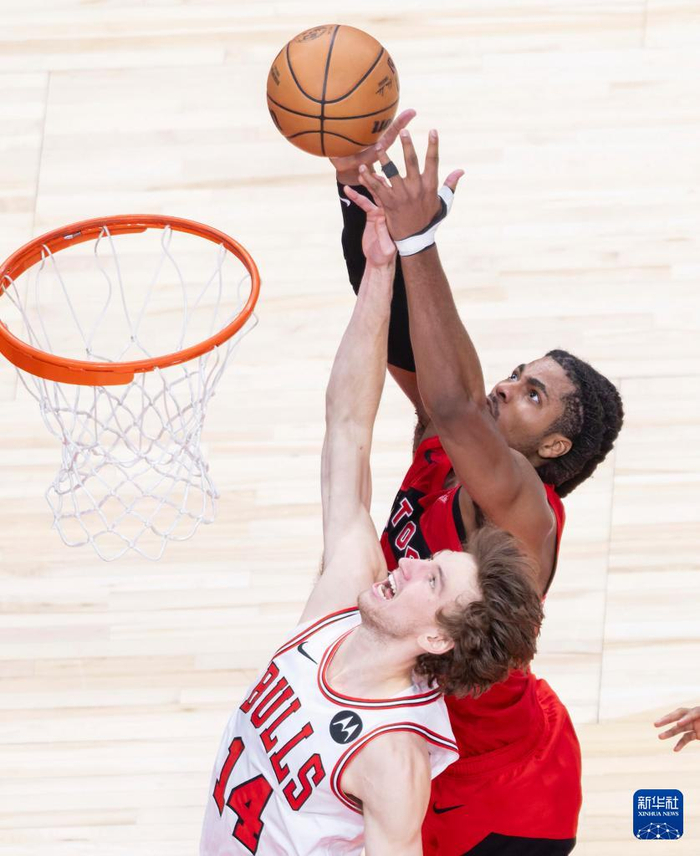 开云下载-篮球——NBA常规赛：猛龙胜公牛|新华社|布泽利斯|多伦多猛龙队|芝加哥公牛队|球员_新浪体育_新浪新闻